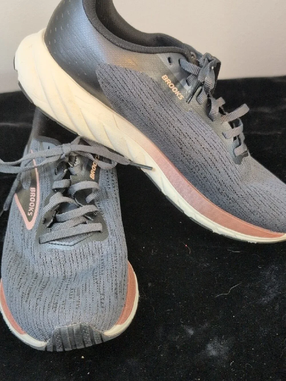 Brooks Women's Running Shoes - Charcoal with Pink Accents